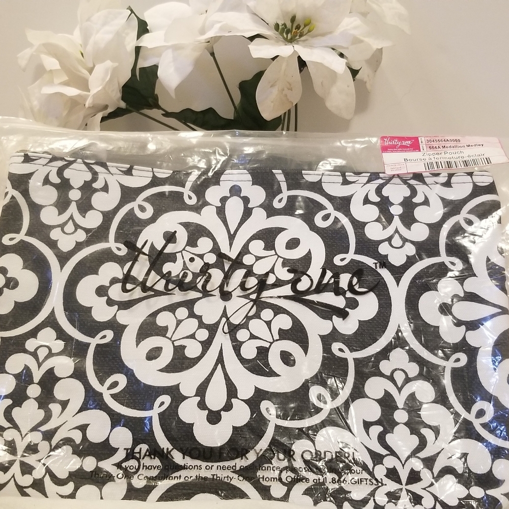 Thirty One-Zip Pouch (Medallian Medley)